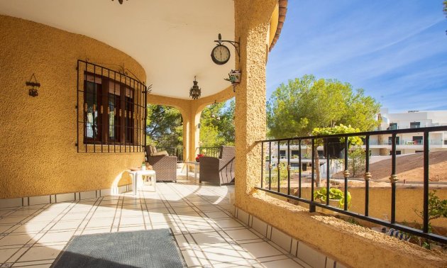 Resale - Villa -
Orihuela Costa - Res. Las Filipinas