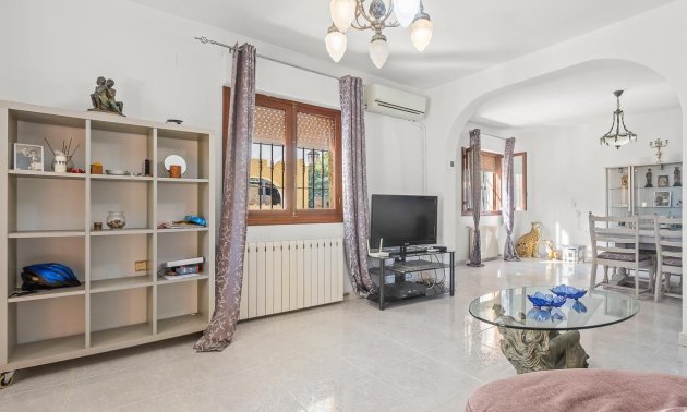 Resale - Villa -
Orihuela Costa - Res. Las Filipinas