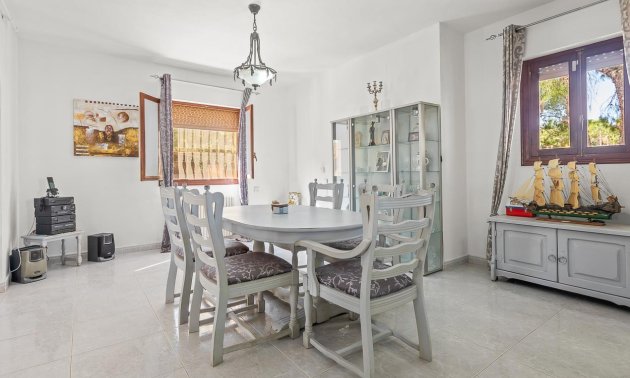 Resale - Villa -
Orihuela Costa - Res. Las Filipinas