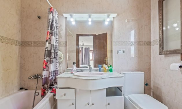 Resale - Villa -
Orihuela Costa - Res. Las Filipinas