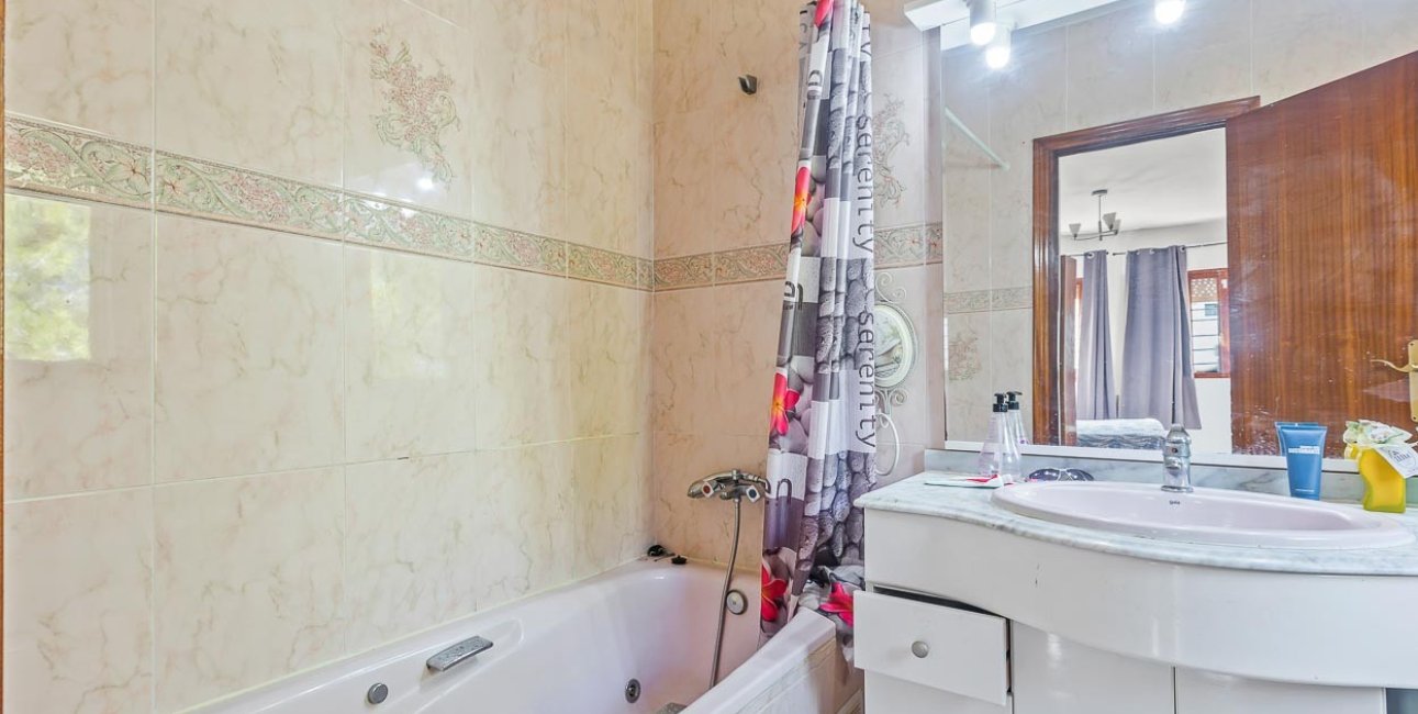 Resale - Villa -
Orihuela Costa - Res. Las Filipinas