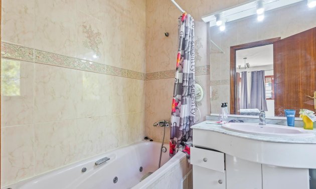 Resale - Villa -
Orihuela Costa - Res. Las Filipinas