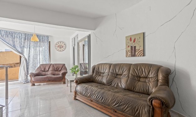 Resale - Villa -
Orihuela Costa - Res. Las Filipinas