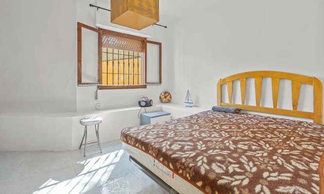 Resale - Villa -
Orihuela Costa - Res. Las Filipinas