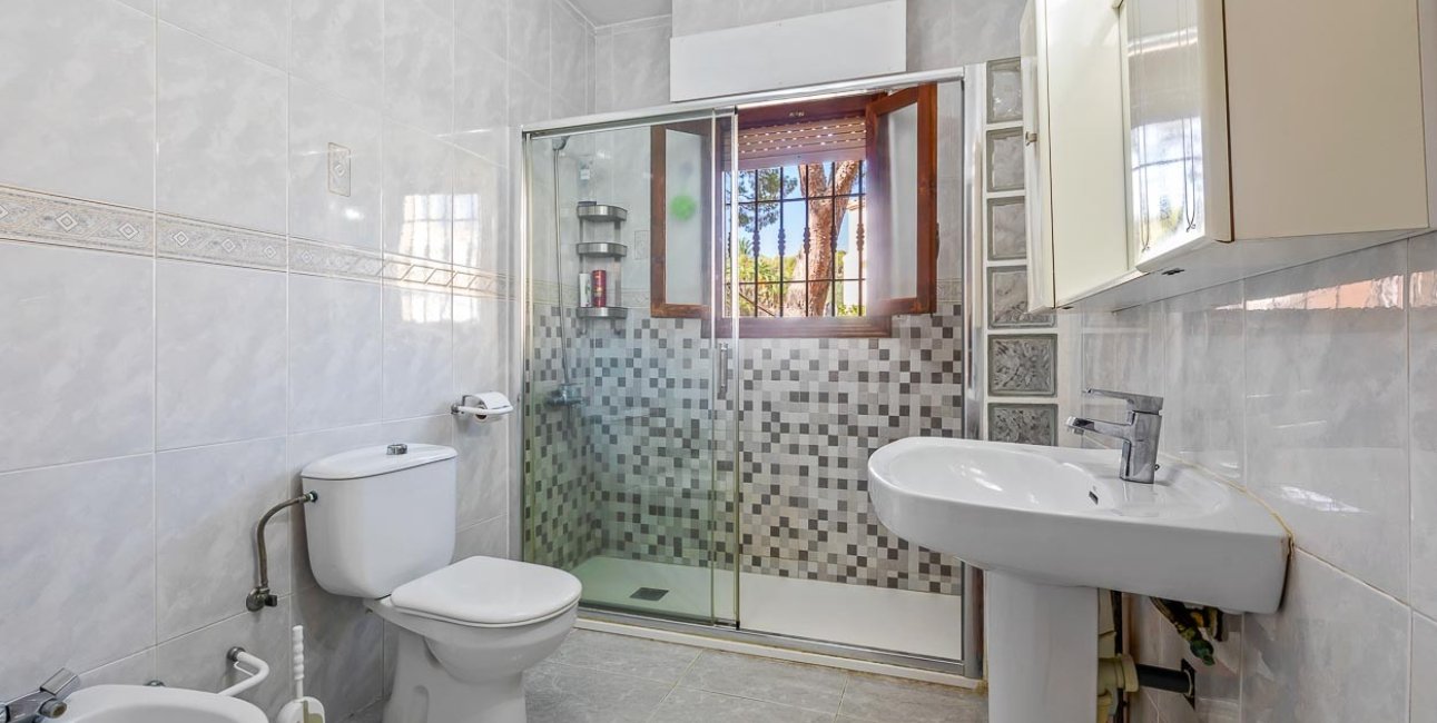 Resale - Villa -
Orihuela Costa - Res. Las Filipinas