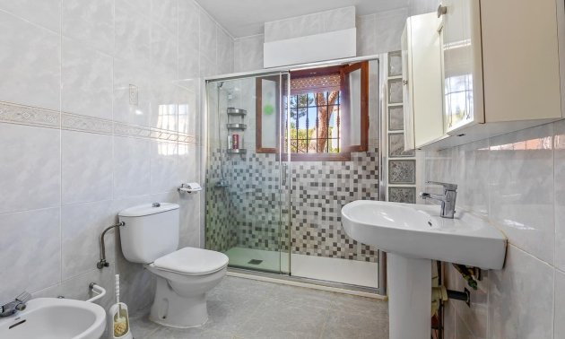 Resale - Villa -
Orihuela Costa - Res. Las Filipinas