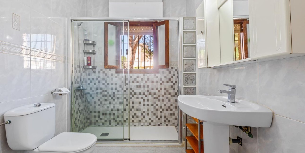 Resale - Villa -
Orihuela Costa - Res. Las Filipinas