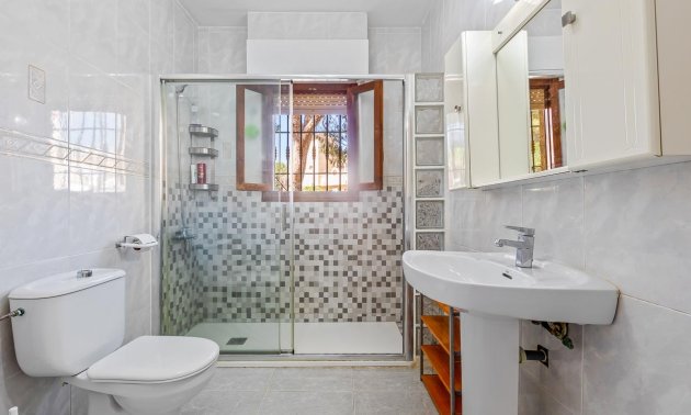 Resale - Villa -
Orihuela Costa - Res. Las Filipinas