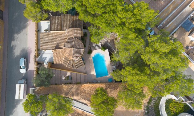 Resale - Villa -
Orihuela Costa - Res. Las Filipinas