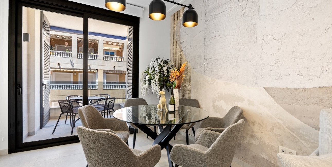 Resale - Apartment / flat -
Torrevieja - Playa del Cura