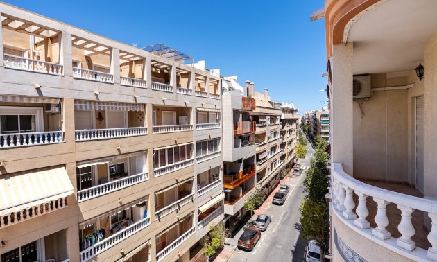 Resale - Apartment / flat -
Torrevieja - Playa del Cura