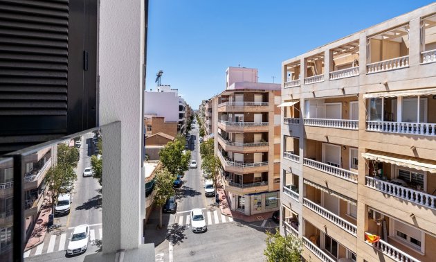 Resale - Apartment / flat -
Torrevieja - Playa del Cura