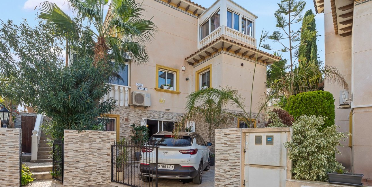 Reventa - Villa -
Orihuela Costa - Playa Flamenca