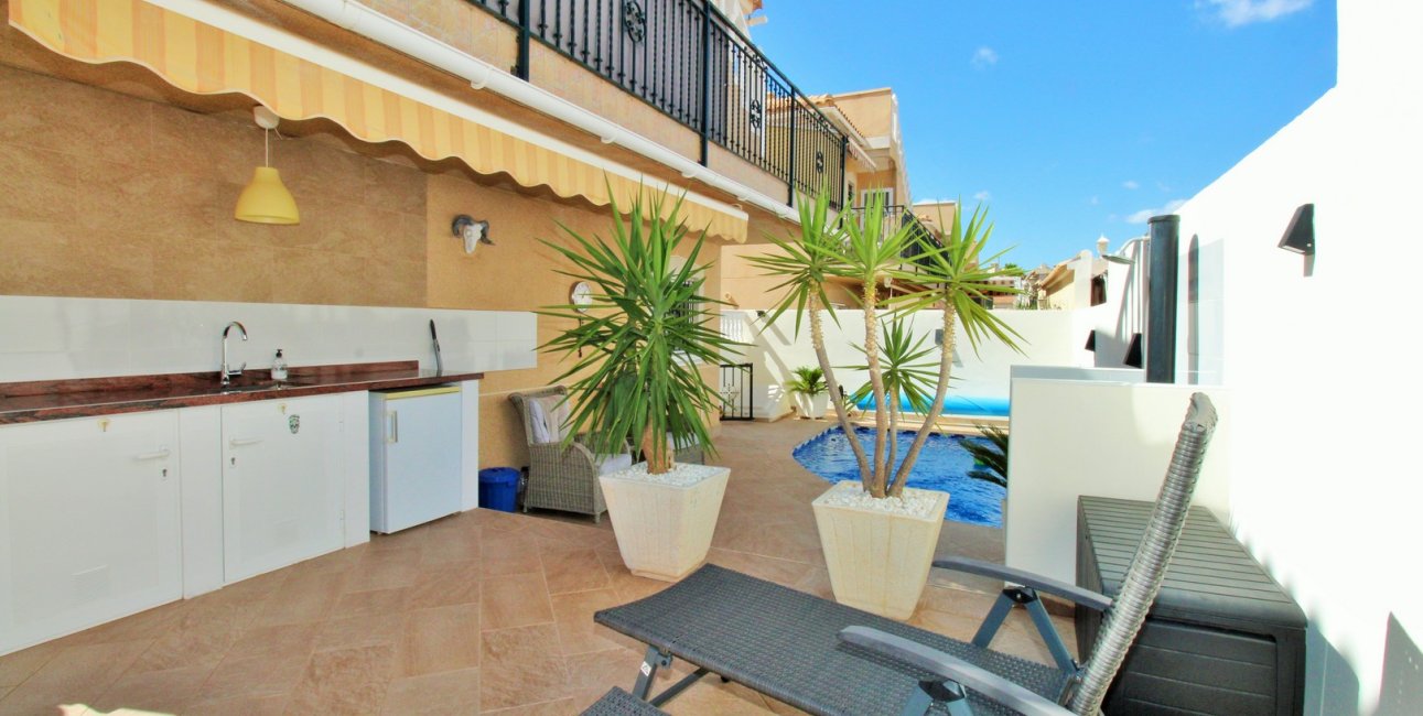 Resale - Villa -
Orihuela Costa - Villamartín