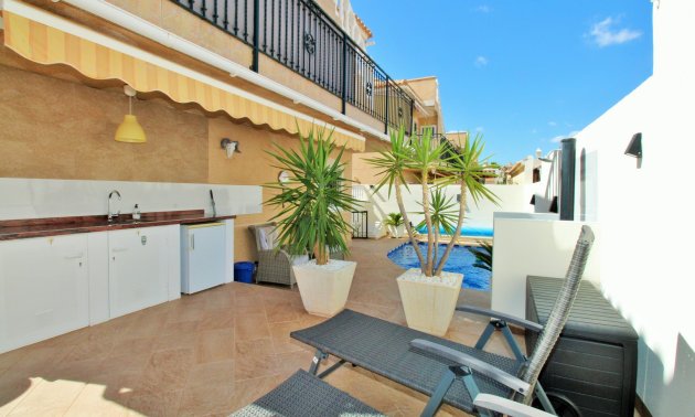 Resale - Villa -
Orihuela Costa - Villamartín