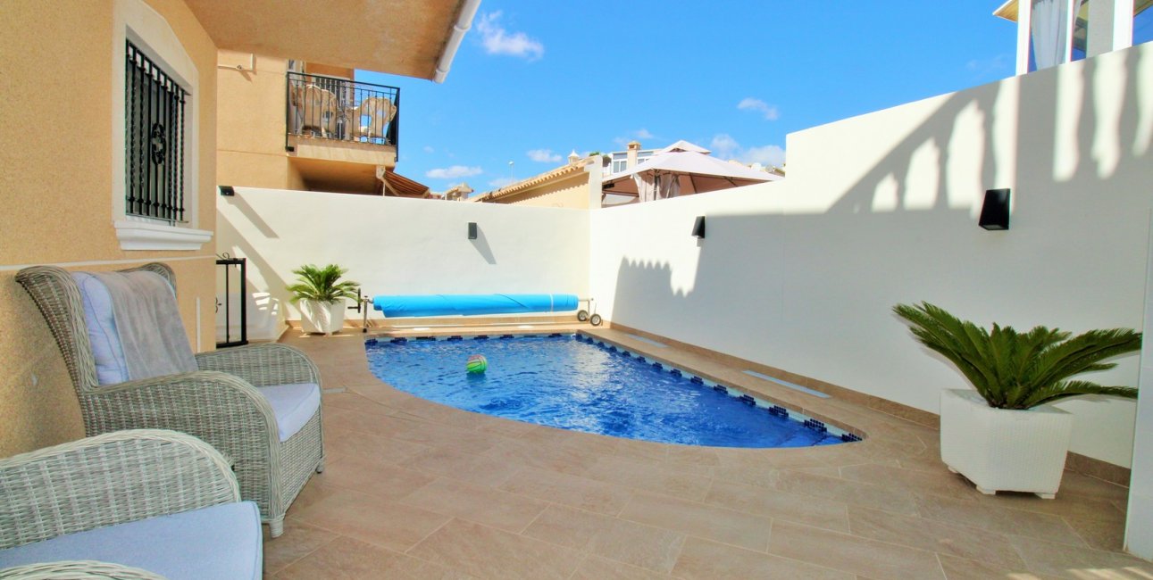 Resale - Villa -
Orihuela Costa - Villamartín