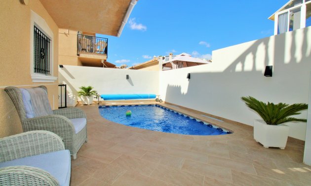 Resale - Villa -
Orihuela Costa - Villamartín