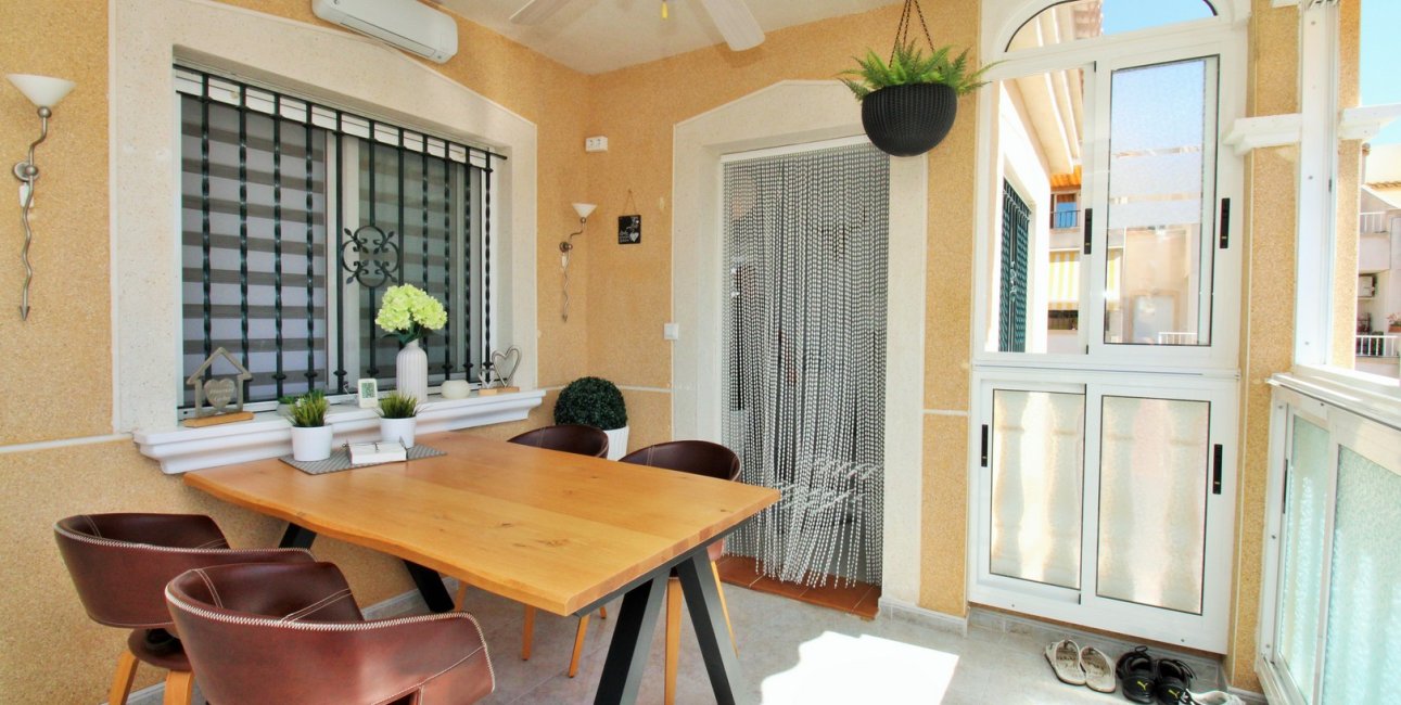 Resale - Villa -
Orihuela Costa - Villamartín