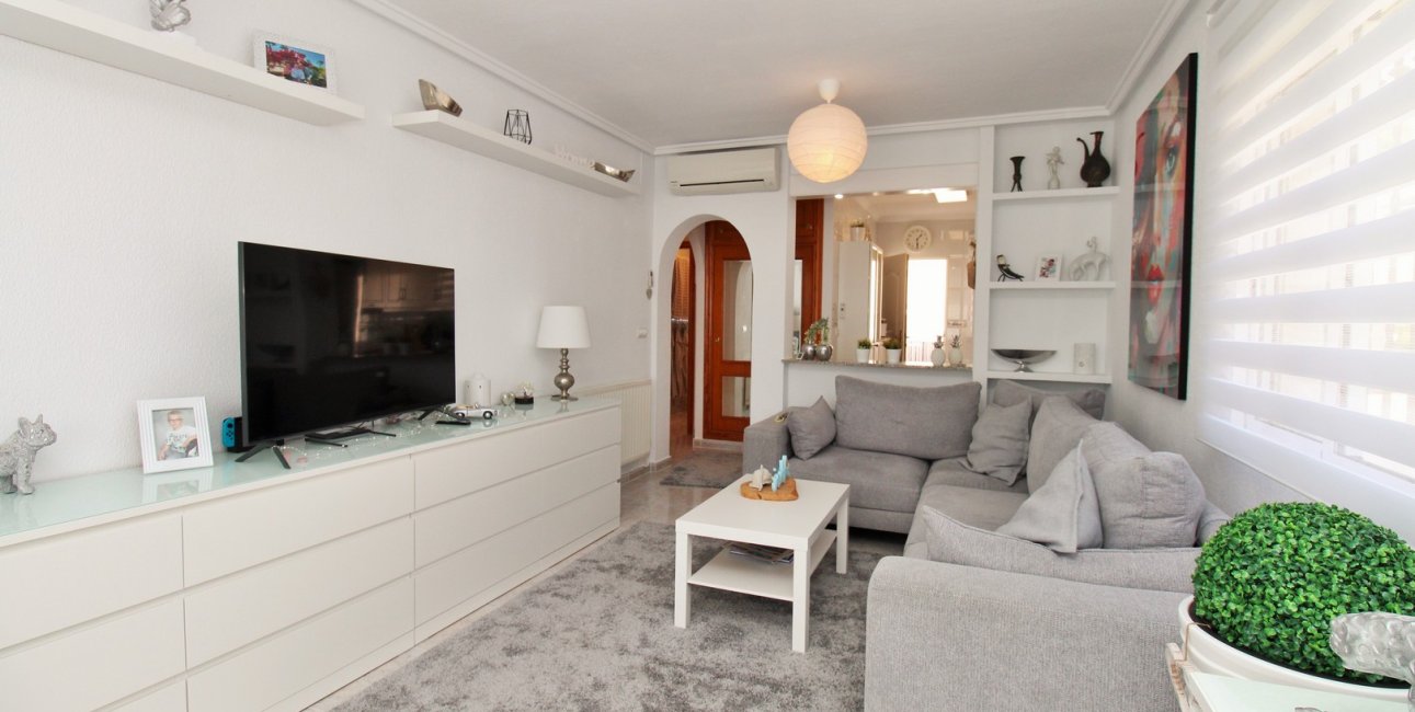 Resale - Villa -
Orihuela Costa - Villamartín