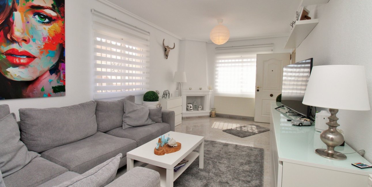 Resale - Villa -
Orihuela Costa - Villamartín