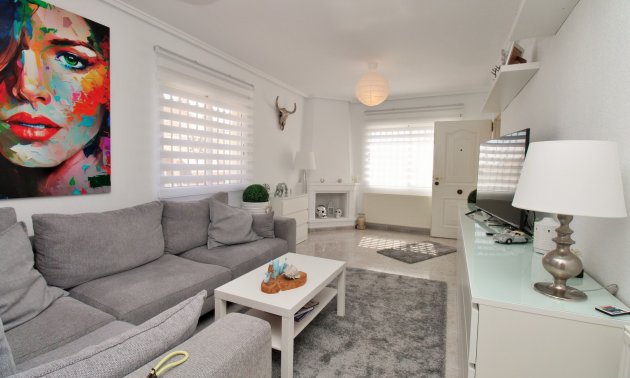 Resale - Villa -
Orihuela Costa - Villamartín