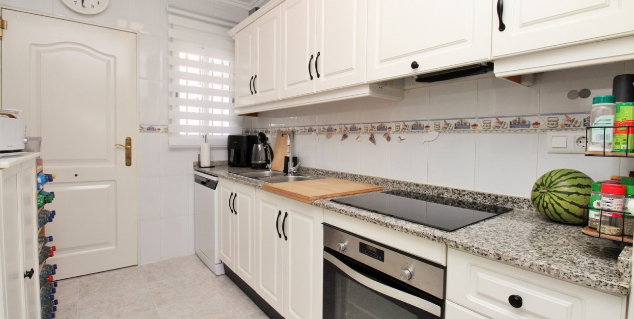 Resale - Villa -
Orihuela Costa - Villamartín