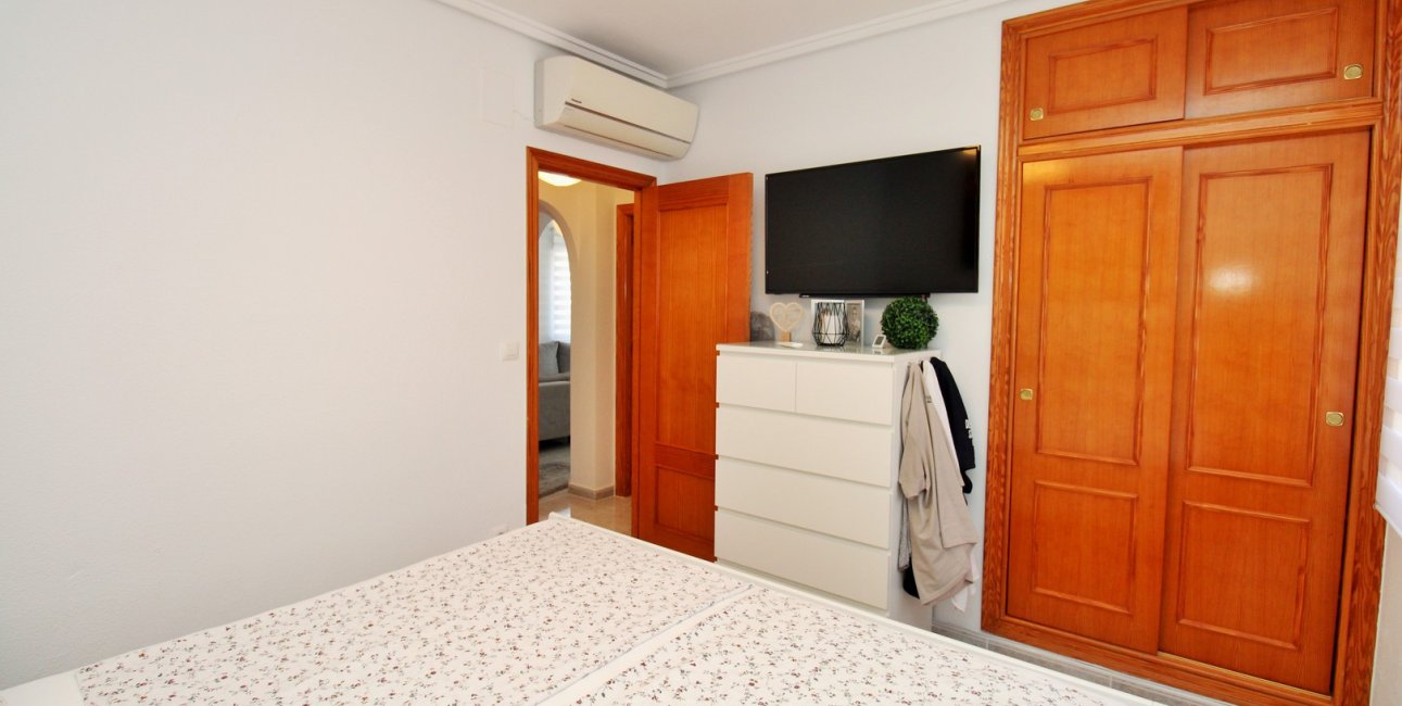 Resale - Villa -
Orihuela Costa - Villamartín