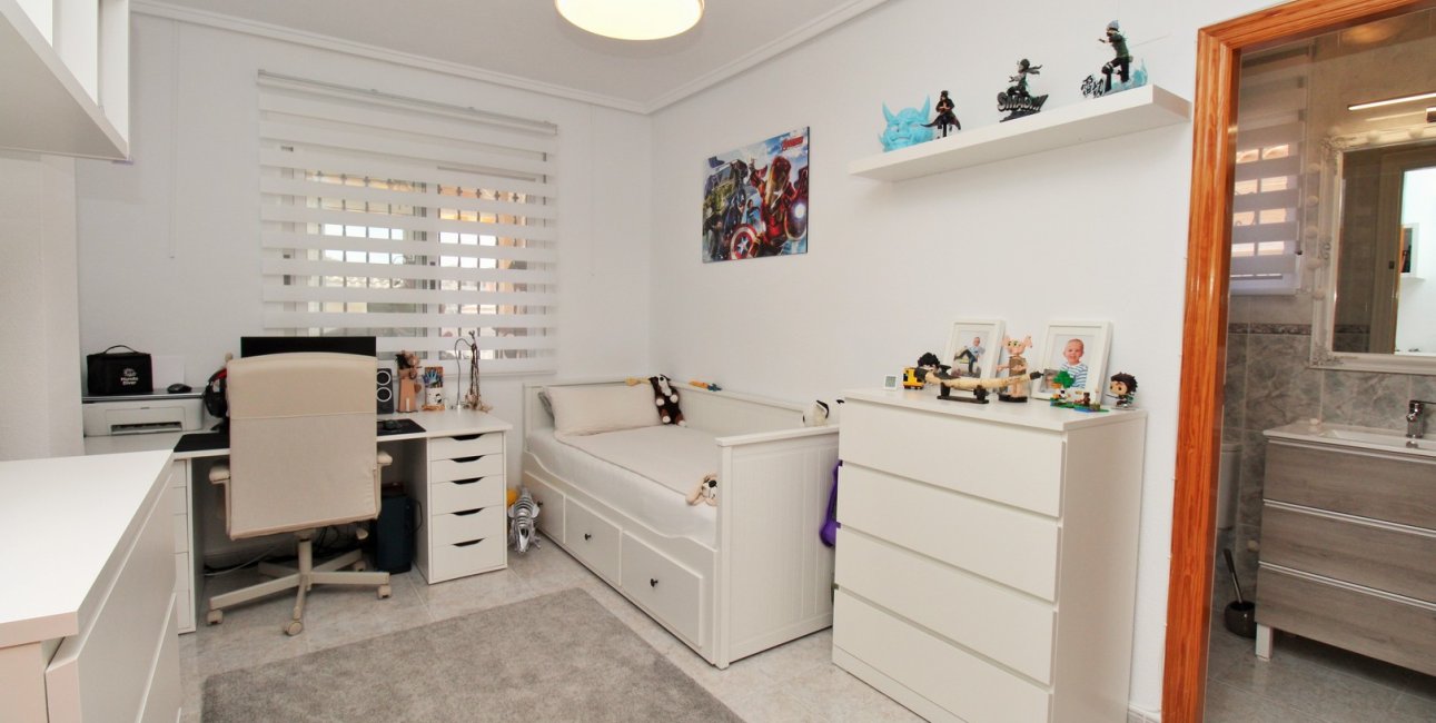 Resale - Villa -
Orihuela Costa - Villamartín