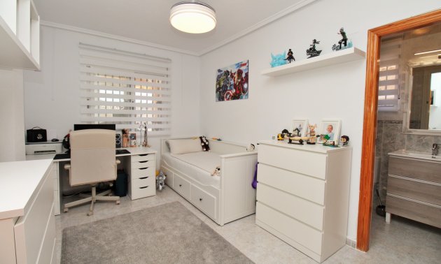 Resale - Villa -
Orihuela Costa - Villamartín