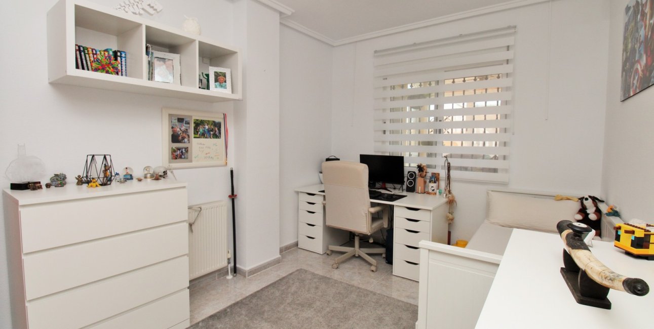 Resale - Villa -
Orihuela Costa - Villamartín