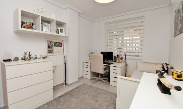 Resale - Villa -
Orihuela Costa - Villamartín