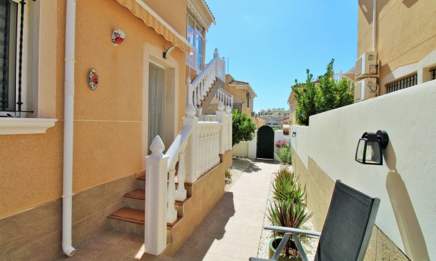 Resale - Villa -
Orihuela Costa - Villamartín