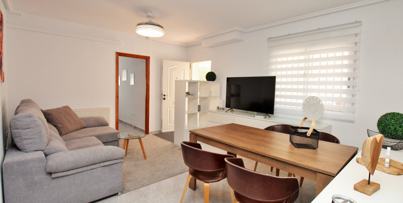 Resale - Villa -
Orihuela Costa - Villamartín