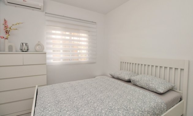 Resale - Villa -
Orihuela Costa - Villamartín