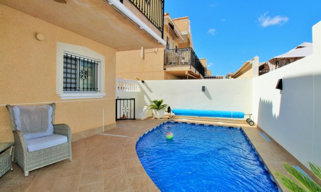 Resale - Villa -
Orihuela Costa - Villamartín