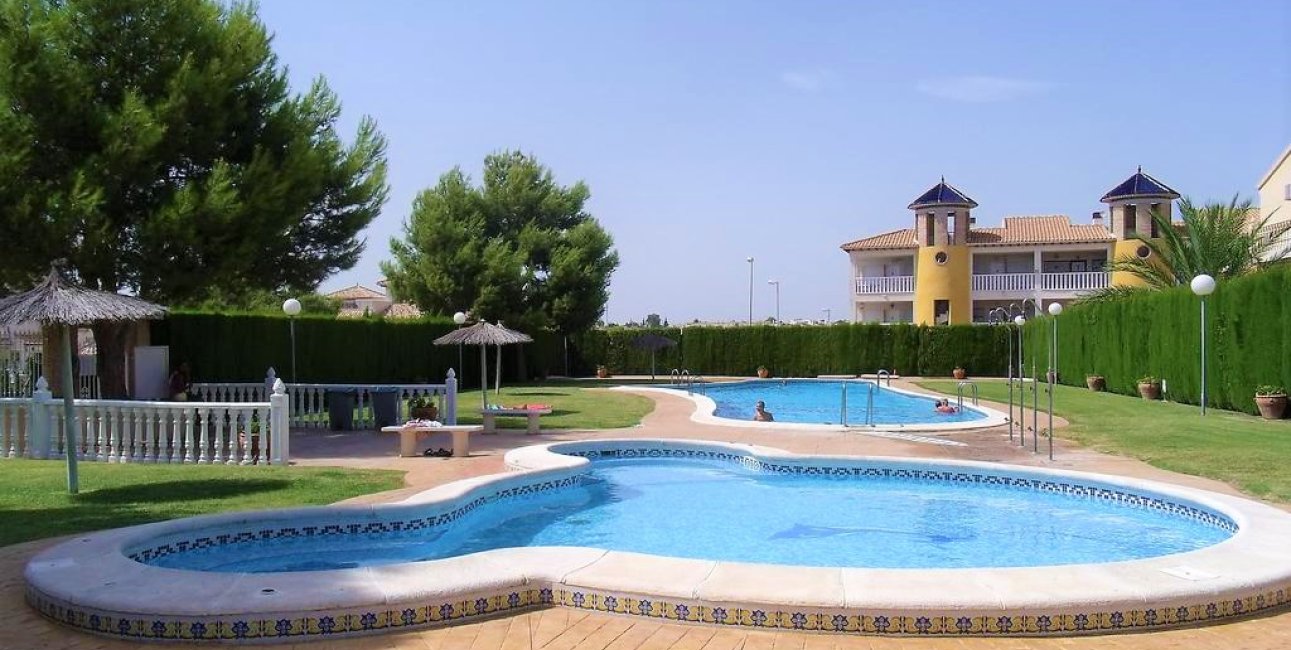 Resale - Villa -
Orihuela Costa - Villamartín