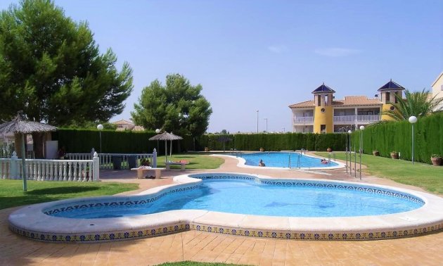 Resale - Villa -
Orihuela Costa - Villamartín