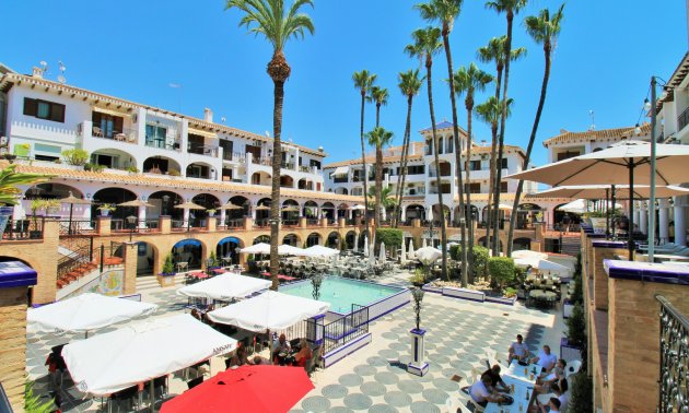 Resale - Villa -
Orihuela Costa - Villamartín