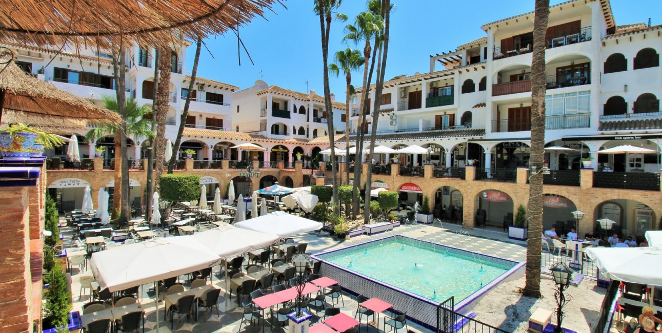 Resale - Villa -
Orihuela Costa - Villamartín