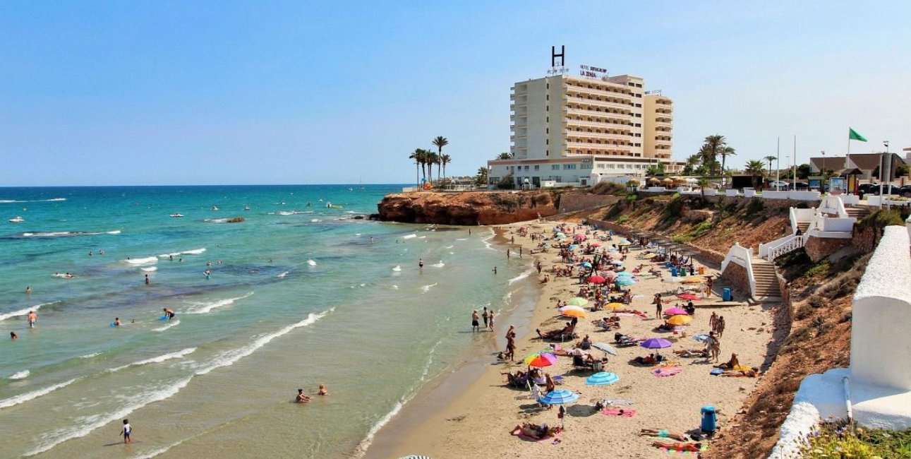 Resale - Villa -
Orihuela Costa - Villamartín