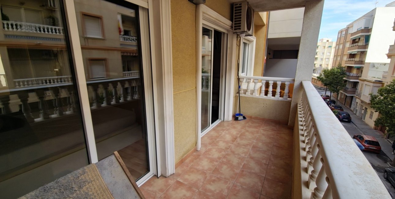 Resale - Apartment / flat -
Torrevieja - Playa del Cura