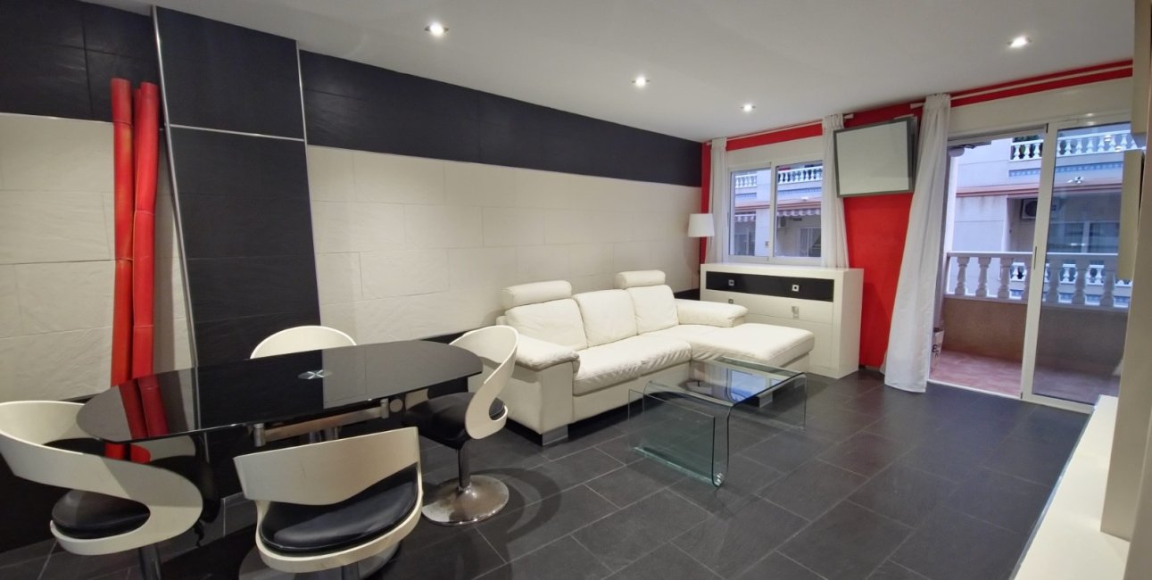 Resale - Apartment / flat -
Torrevieja - Playa del Cura