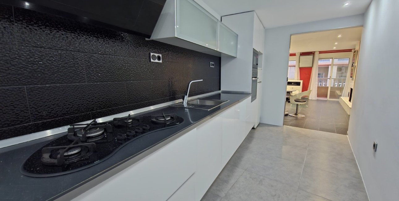 Resale - Apartment / flat -
Torrevieja - Playa del Cura