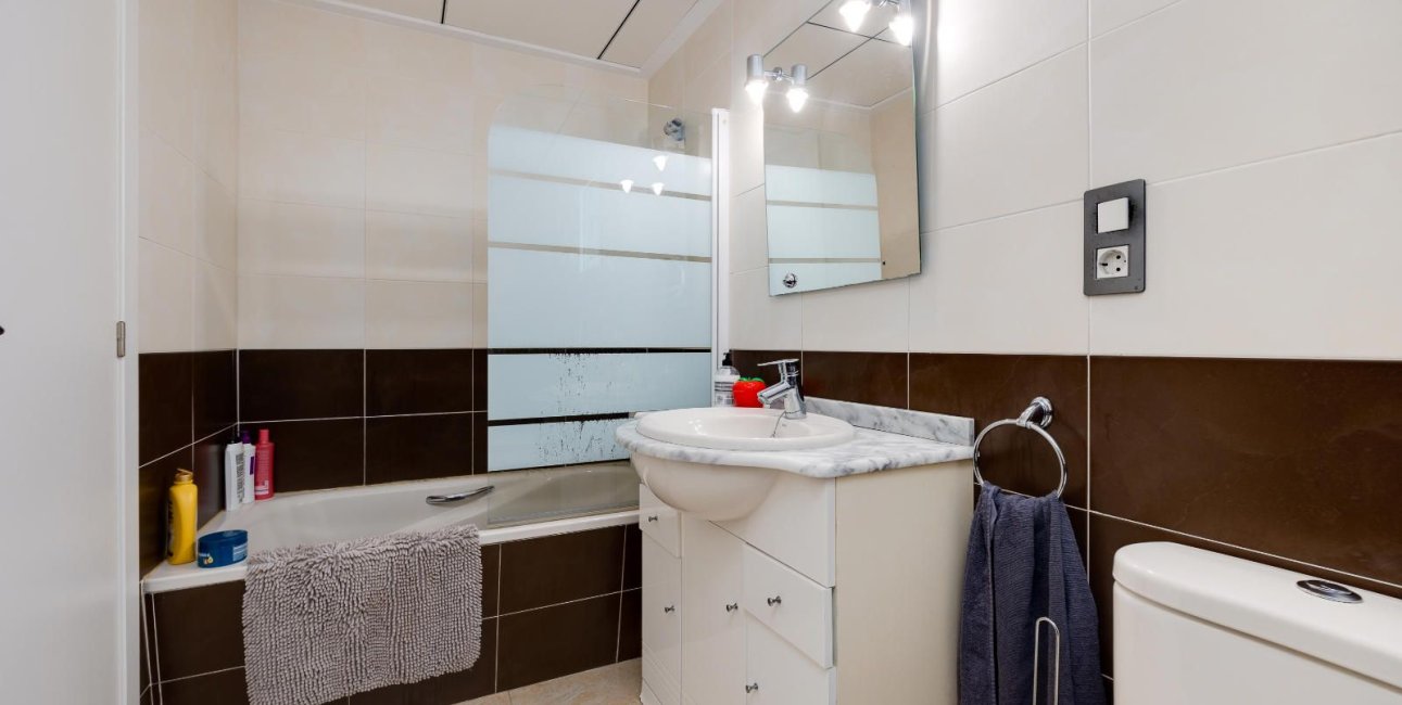 Reventa - Apartamento / piso -
Torrevieja - Paseo maritimo