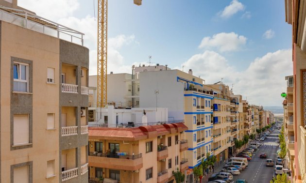 Reventa - Apartamento / piso -
Torrevieja - Paseo maritimo