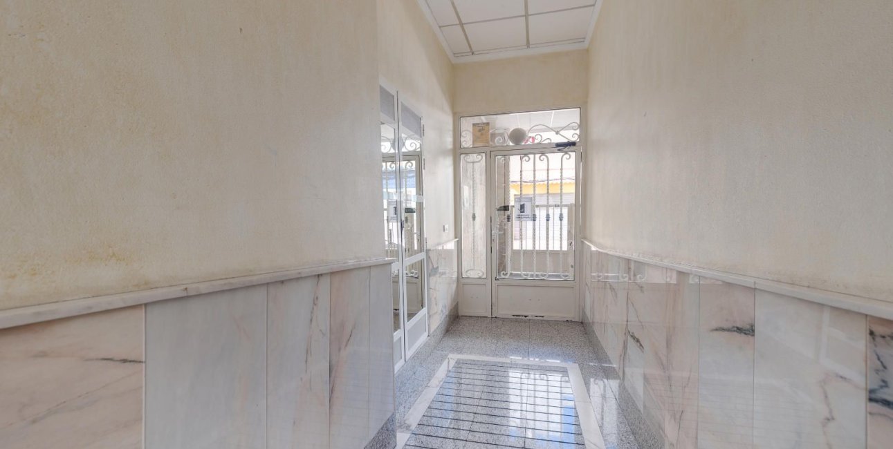 Reventa - Apartamento / piso -
Torrevieja - Paseo maritimo