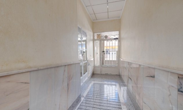 Reventa - Apartamento / piso -
Torrevieja - Paseo maritimo