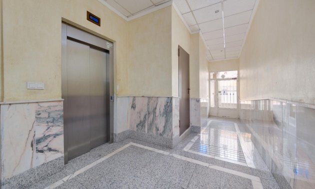 Reventa - Apartamento / piso -
Torrevieja - Paseo maritimo