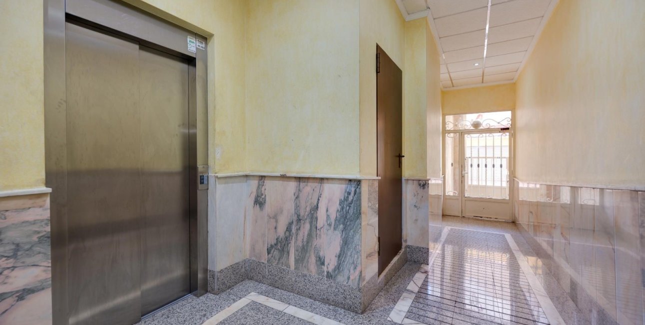 Reventa - Apartamento / piso -
Torrevieja - Paseo maritimo