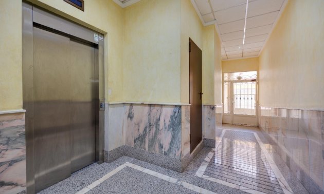 Reventa - Apartamento / piso -
Torrevieja - Paseo maritimo